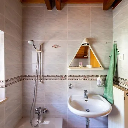 Apartma Nevi * Motnik
