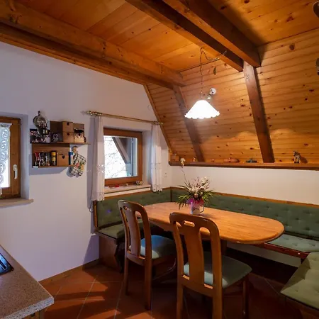Apartma Nevi * Motnik